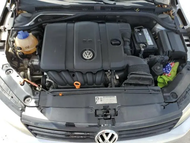 2011 VOLKSWAGEN JETTA SE  