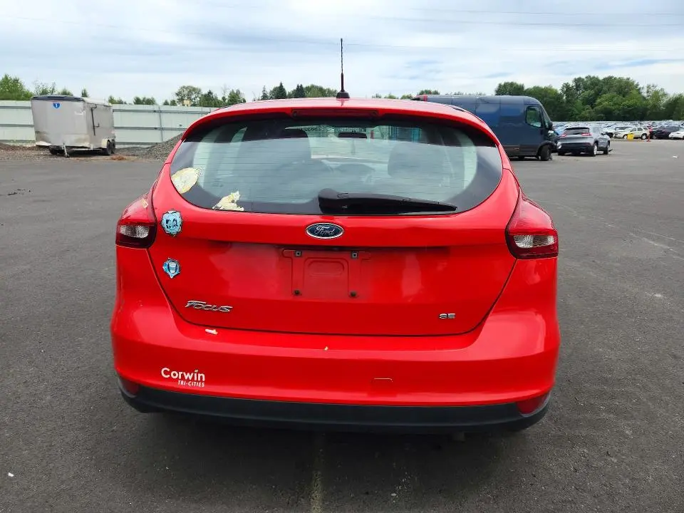 2015 FORD FOCUS SE  