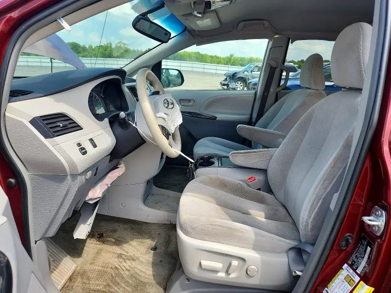 2014 TOYOTA SIENNA LE  