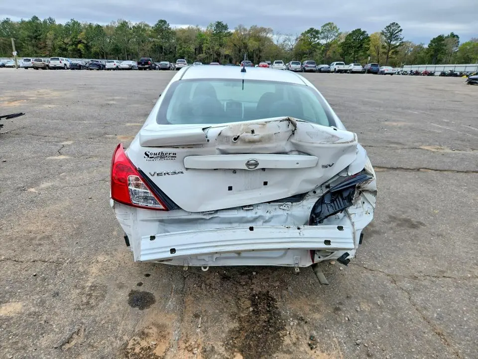 2019 NISSAN VERSA SV  