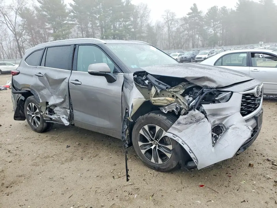 2025 TOYOTA HIGHLANDER XLE  