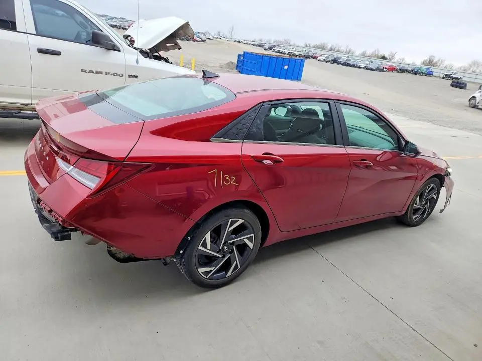 2024 HYUNDAI ELANTRA SEL  