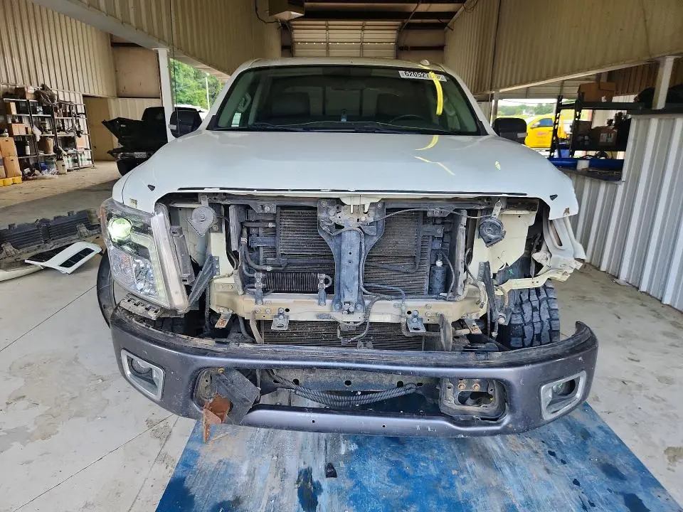 2017 NISSAN TITAN PRO-4X  