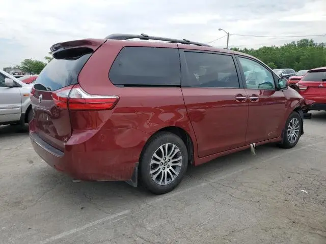 2019 TOYOTA SIENNA XLE  