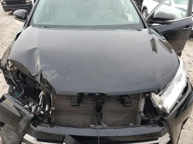2019 TOYOTA HIGHLANDER LE  