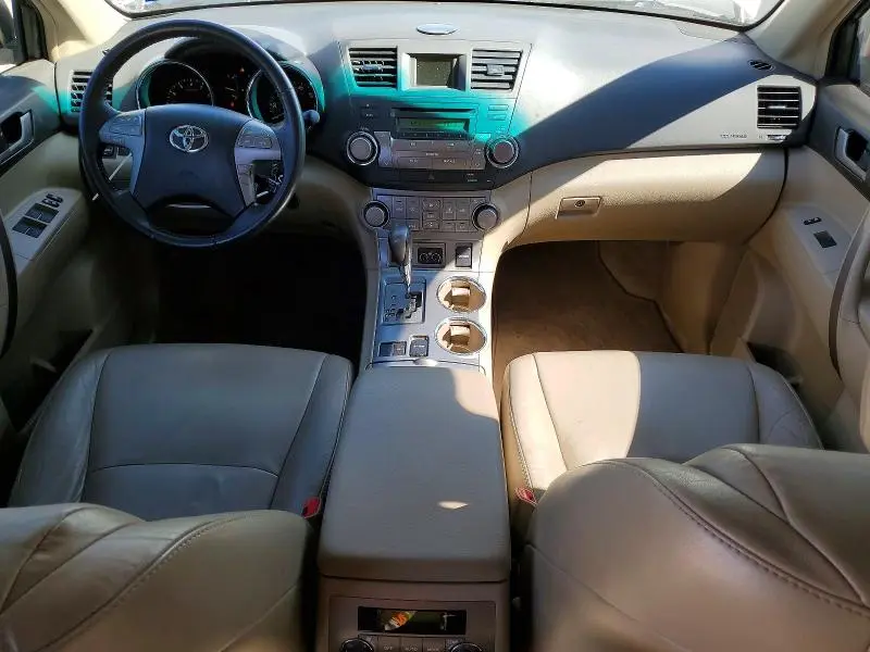 2010 TOYOTA HIGHLANDER SE  