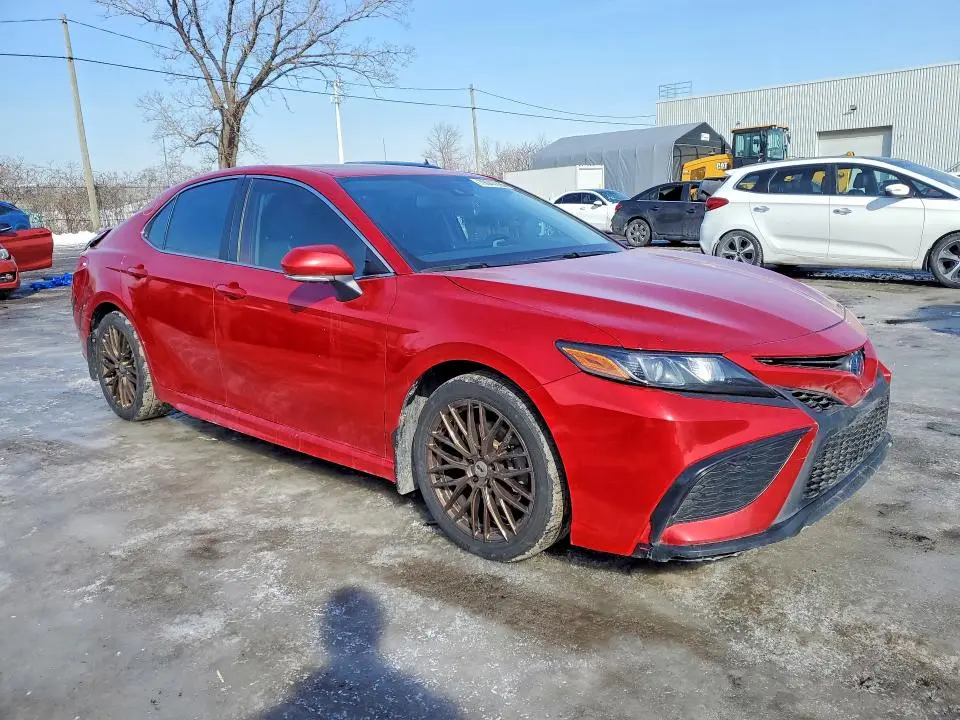 2022 TOYOTA CAMRY XLE  