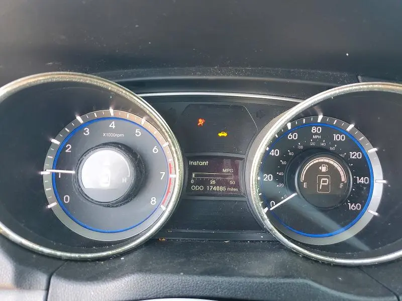 2011 HYUNDAI SONATA GLS  