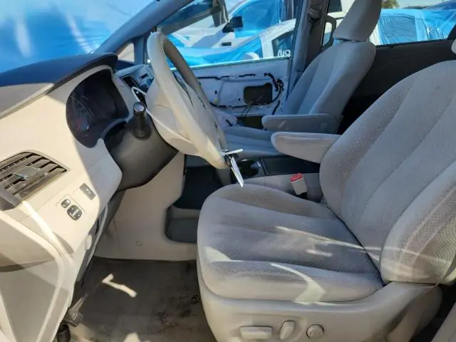 2014 TOYOTA SIENNA LE  