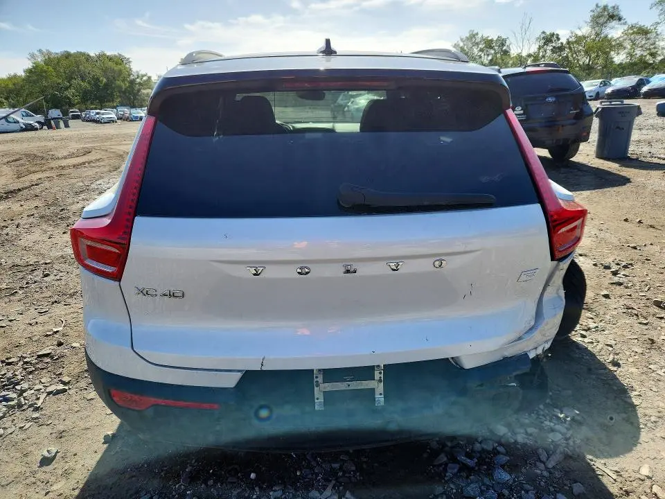 2022 VOLVO XC40 P8 RECHARGE PLUS  