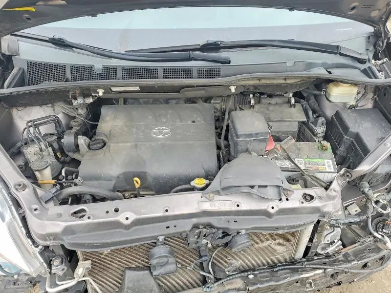2015 TOYOTA SIENNA LE 8-PASSENGER  
