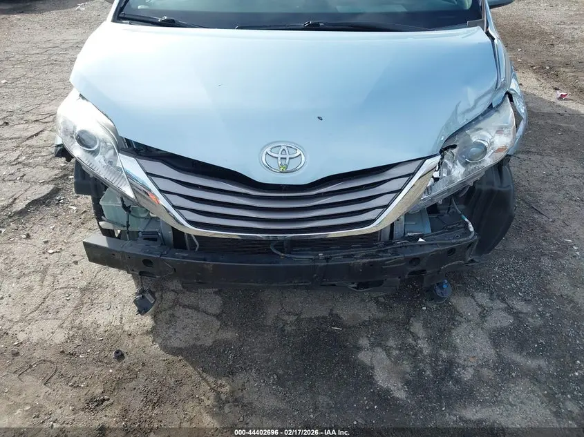 2015 TOYOTA SIENNA XLE 8 PASSENGER