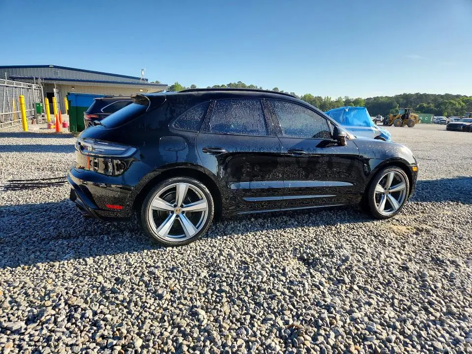 2022 PORSCHE MACAN   