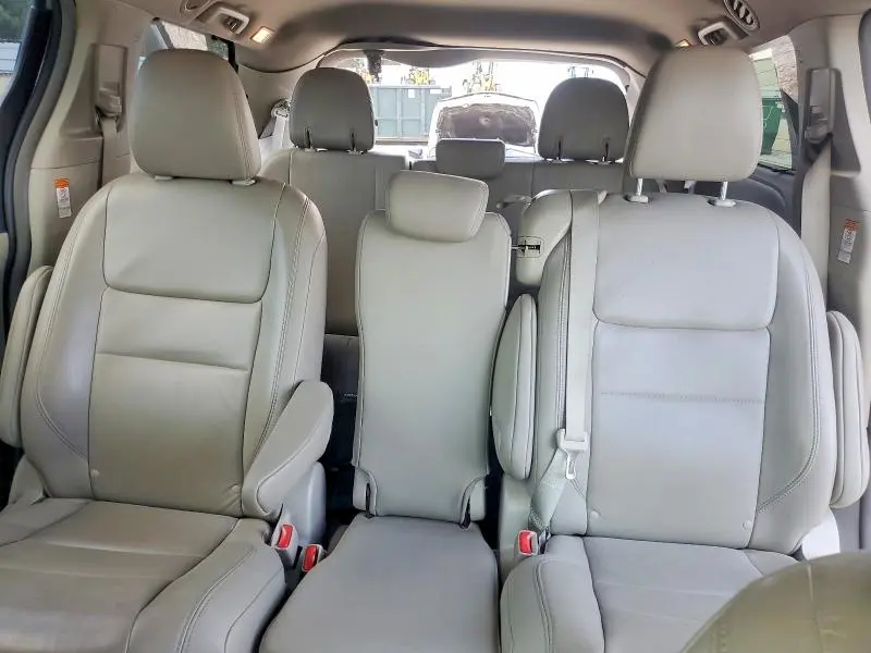 2019 TOYOTA SIENNA XLE 8-PASSENGER  