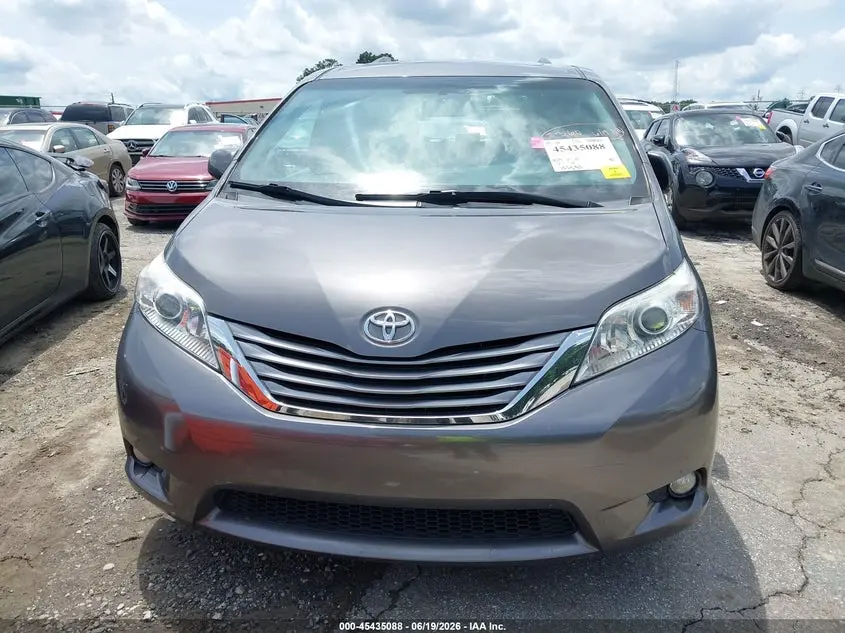 2017 TOYOTA SIENNA XLE 8 PASSENGER
