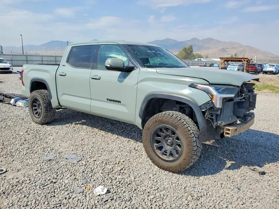 2022 TOYOTA TUNDRA SR5  