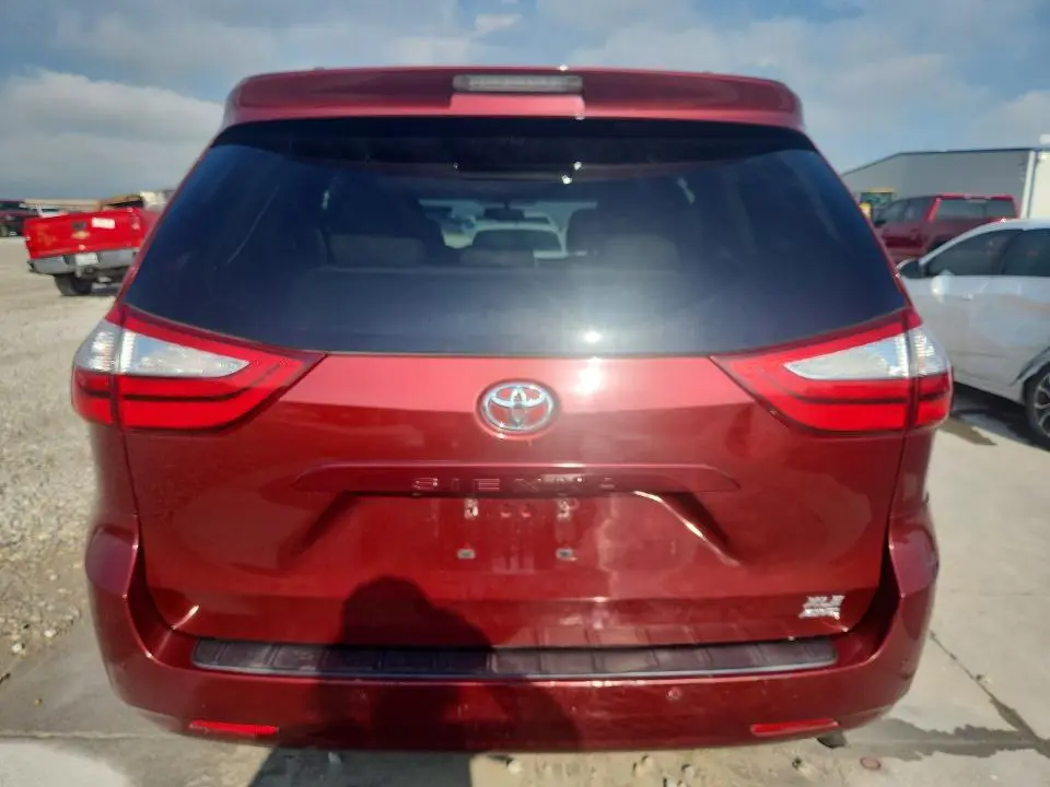 2017 TOYOTA SIENNA XLE PREMIUM 7-PASSENGER  