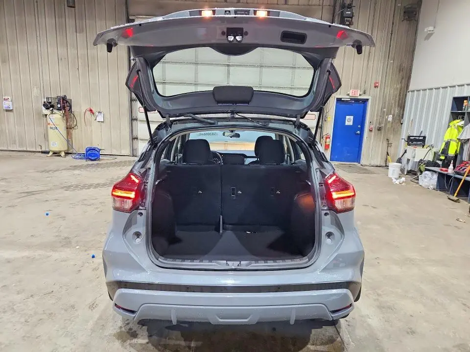 2024 NISSAN KICKS SV  