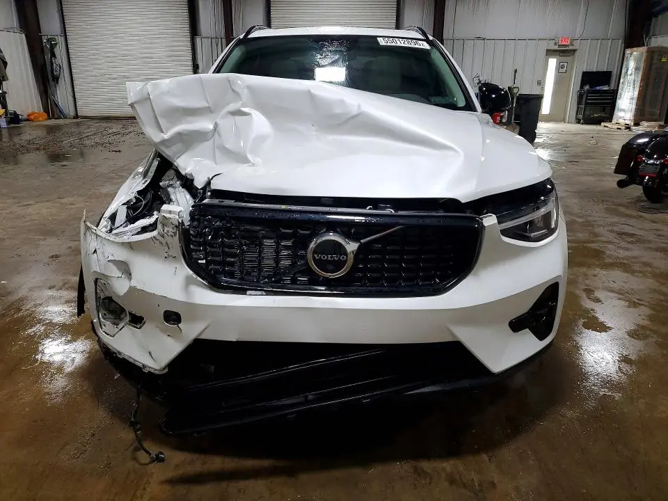 2023 VOLVO XC40 PLUS  