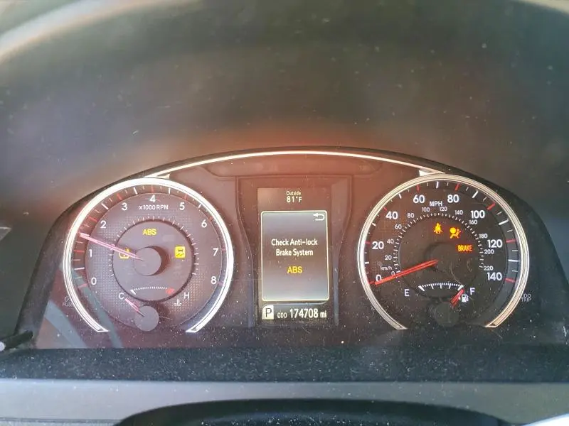 2016 TOYOTA CAMRY LE  