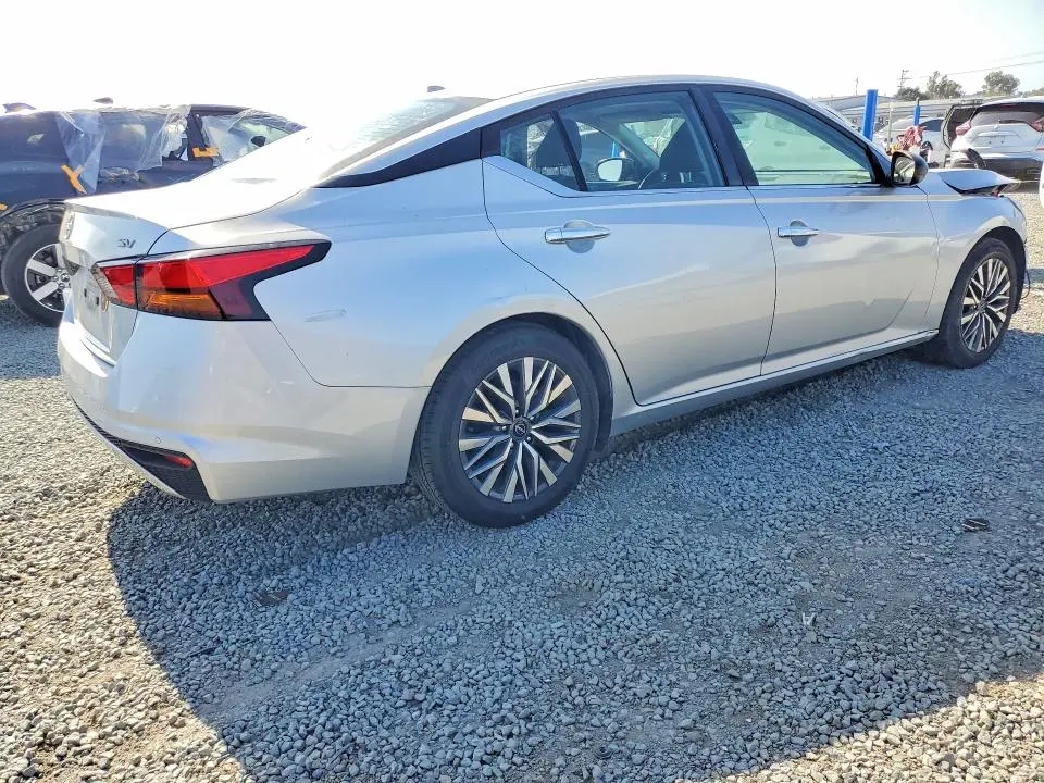 2024 NISSAN ALTIMA SV  