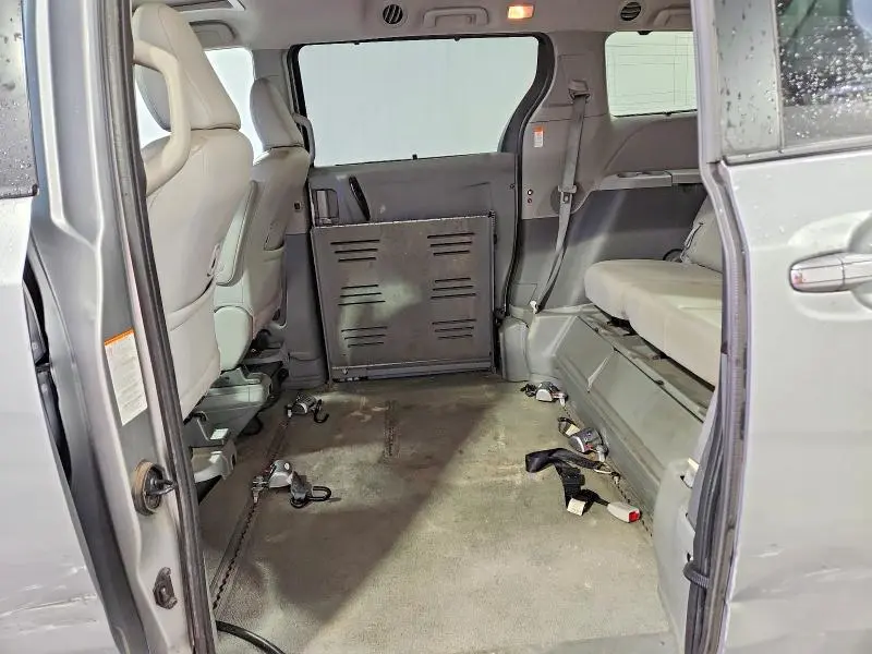 2016 TOYOTA SIENNA XLE 8-PASSENGER  