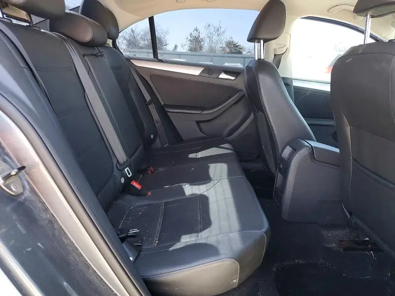 2013 VOLKSWAGEN JETTA SE  