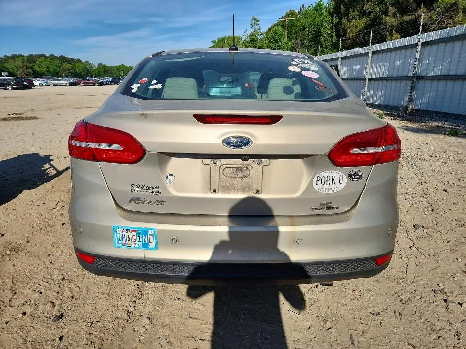 2015 FORD FOCUS SE  
