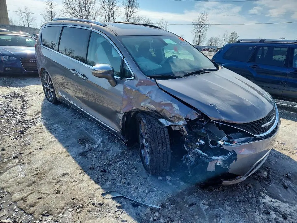 2017 CHRYSLER PACIFICA LIMITED  