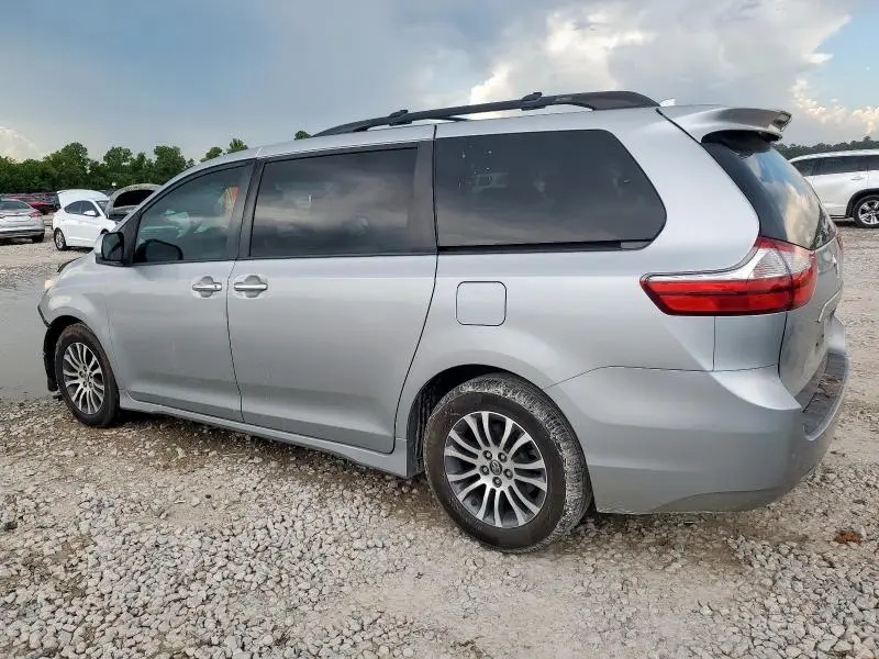 2019 TOYOTA SIENNA XLE  