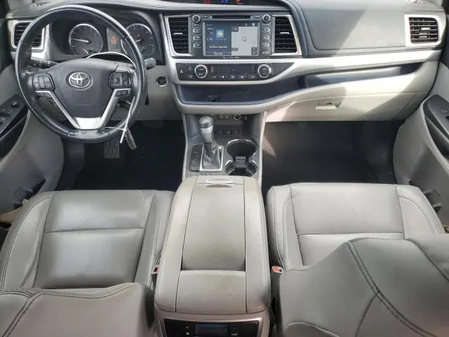 2018 TOYOTA HIGHLANDER SE  