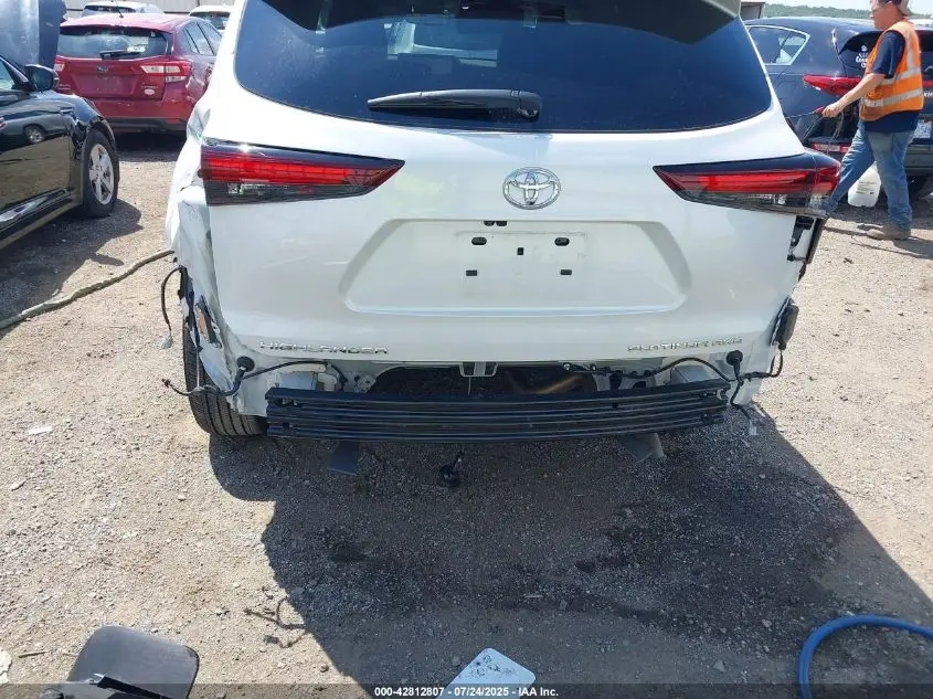 2024 TOYOTA HIGHLANDER PLATINUM