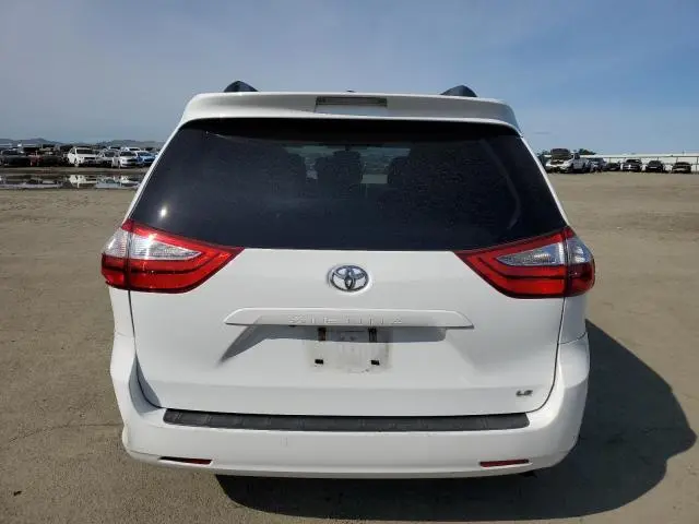 2017 TOYOTA SIENNA LE  