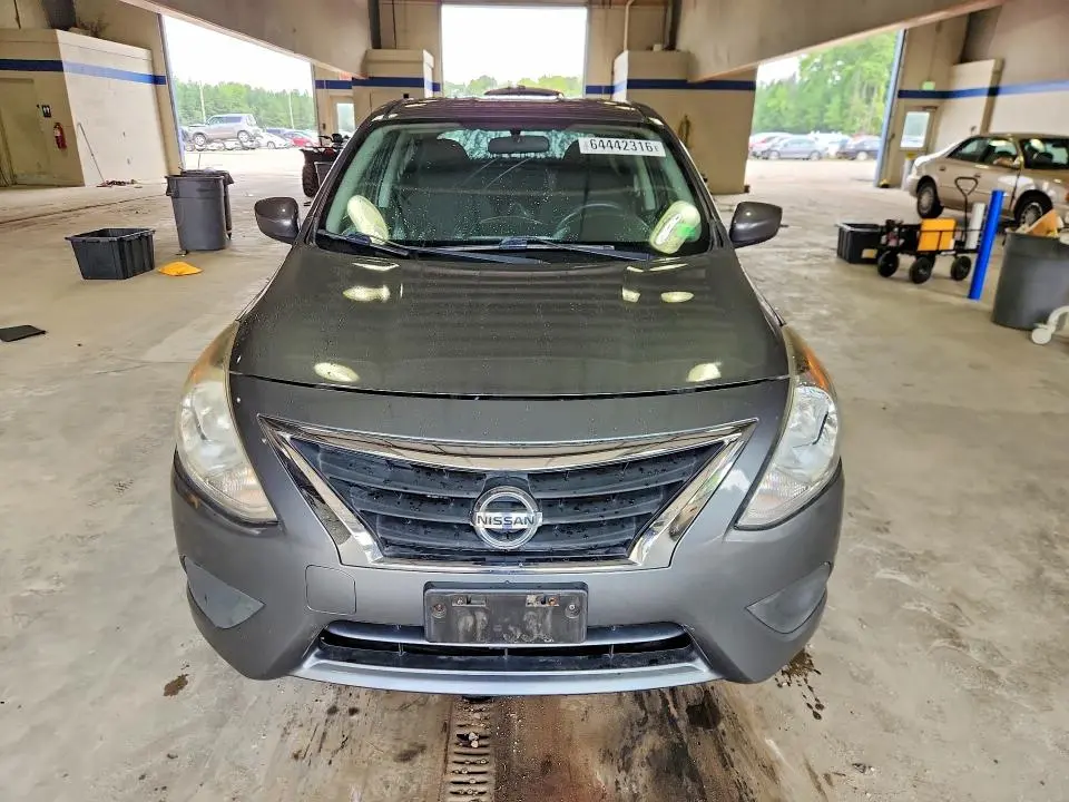 2018 NISSAN VERSA SV  
