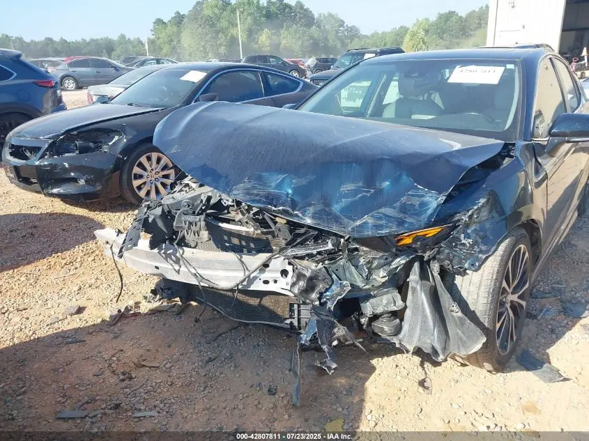 2019 TOYOTA CAMRY SE