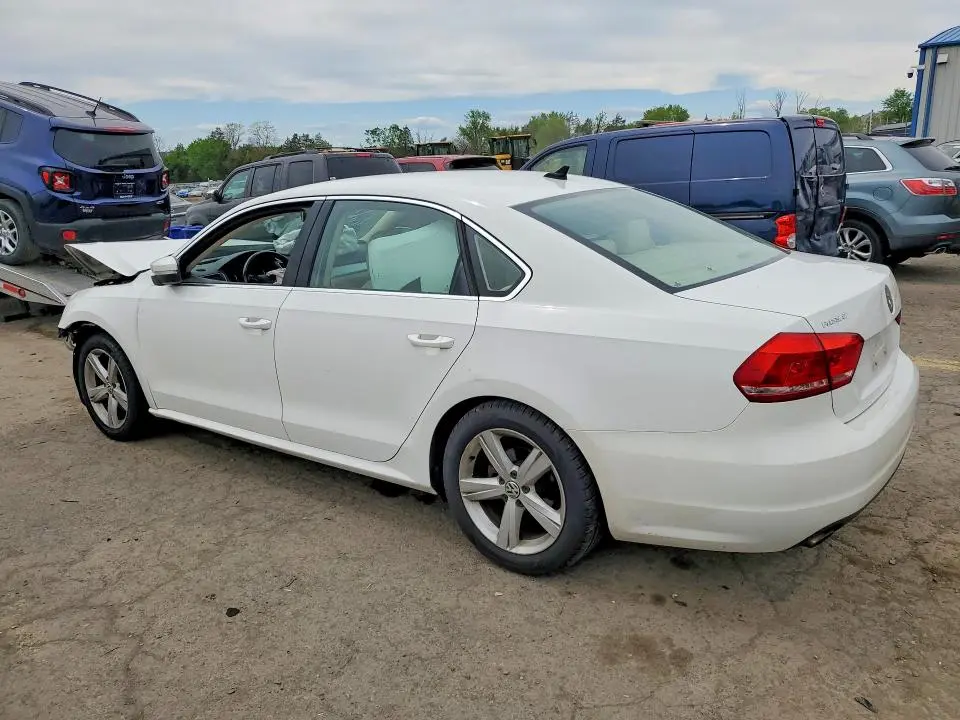 2013 VOLKSWAGEN PASSAT SE  