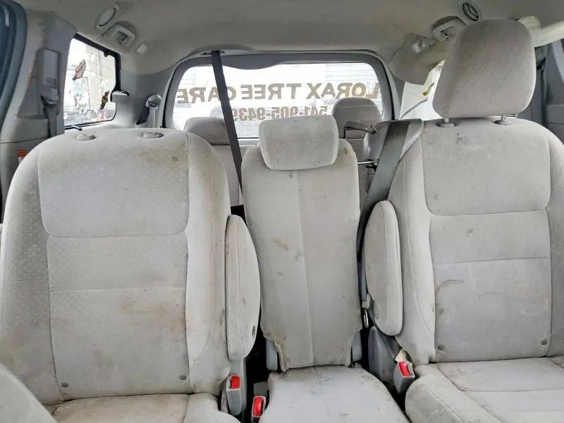 2016 TOYOTA SIENNA LE  