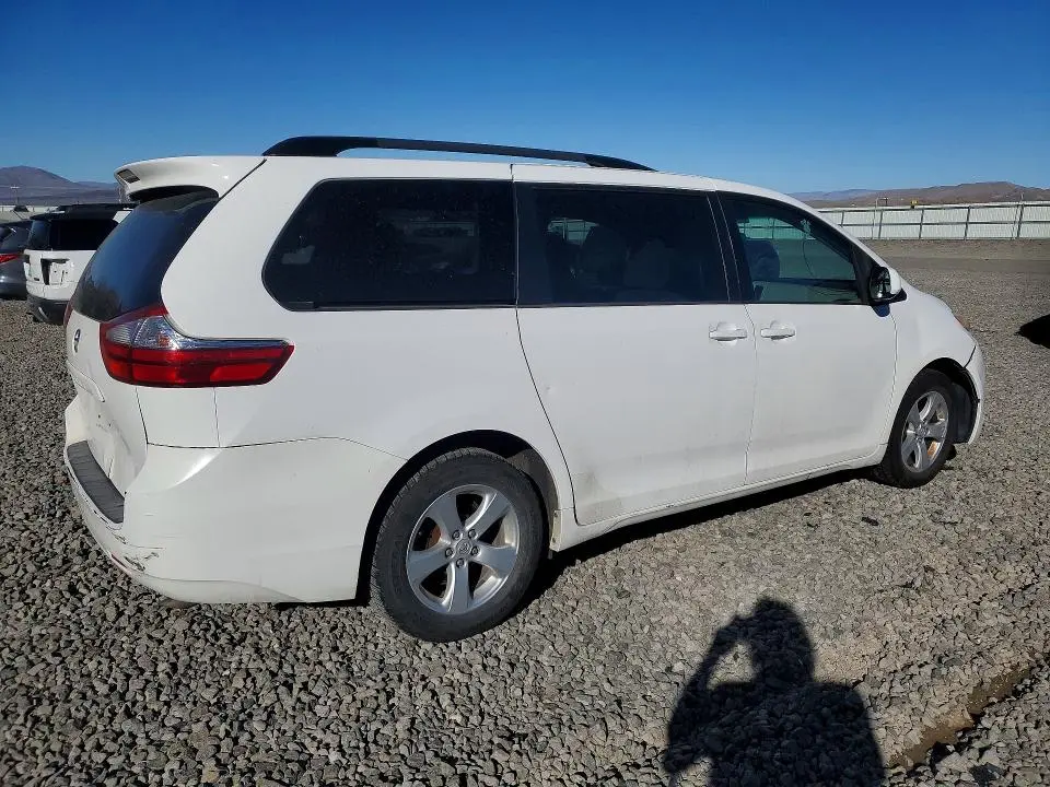 2015 TOYOTA SIENNA LE 8-PASSENGER  