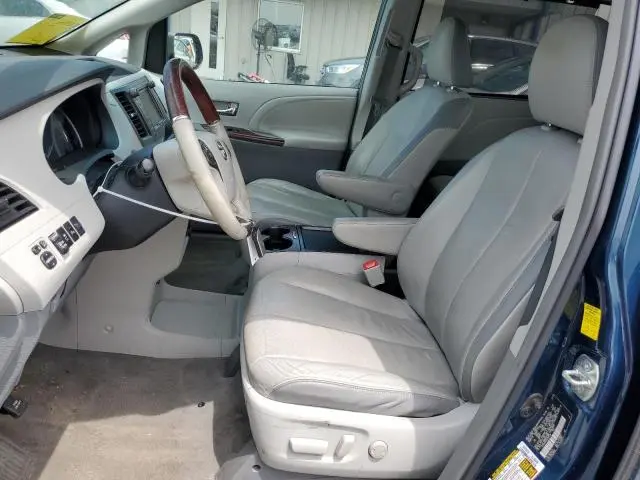 2011 TOYOTA SIENNA XLE  
