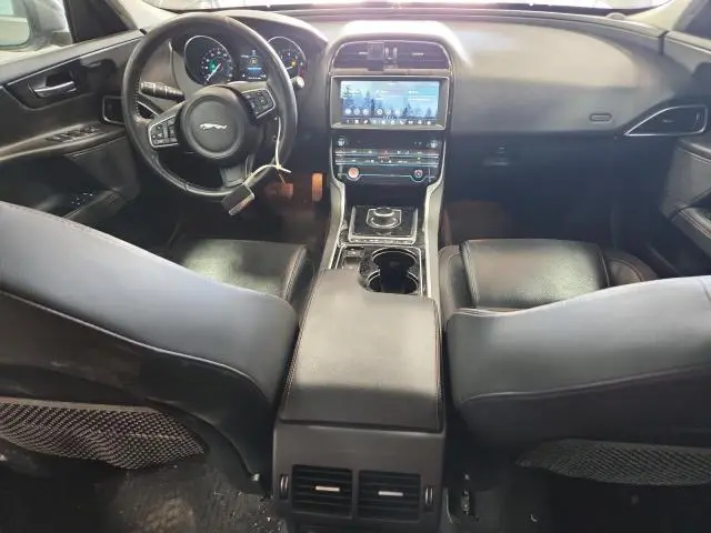 2017 JAGUAR XE PRESTIGE  