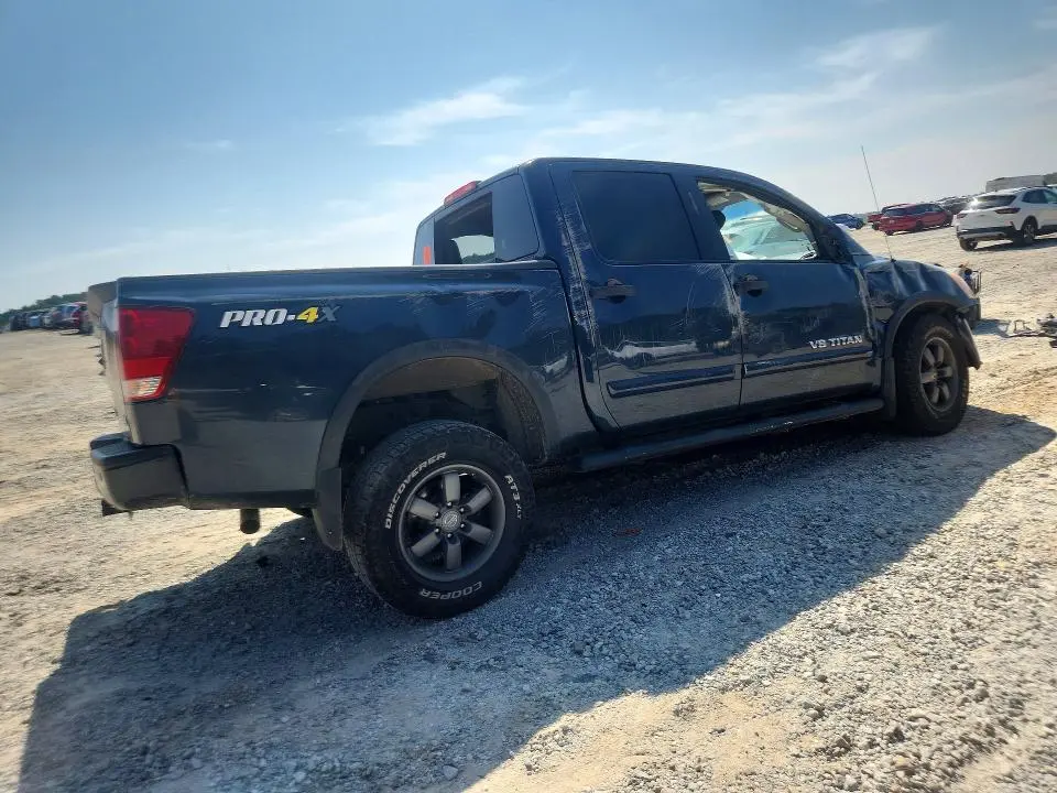 2015 NISSAN TITAN SV  