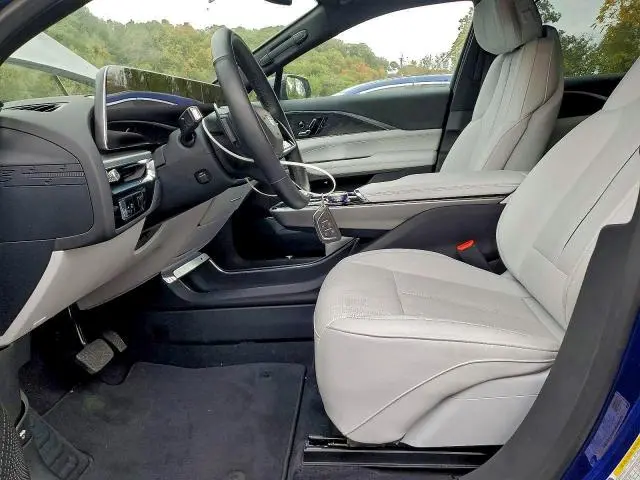 2024 CADILLAC LYRIQ LUXURY  