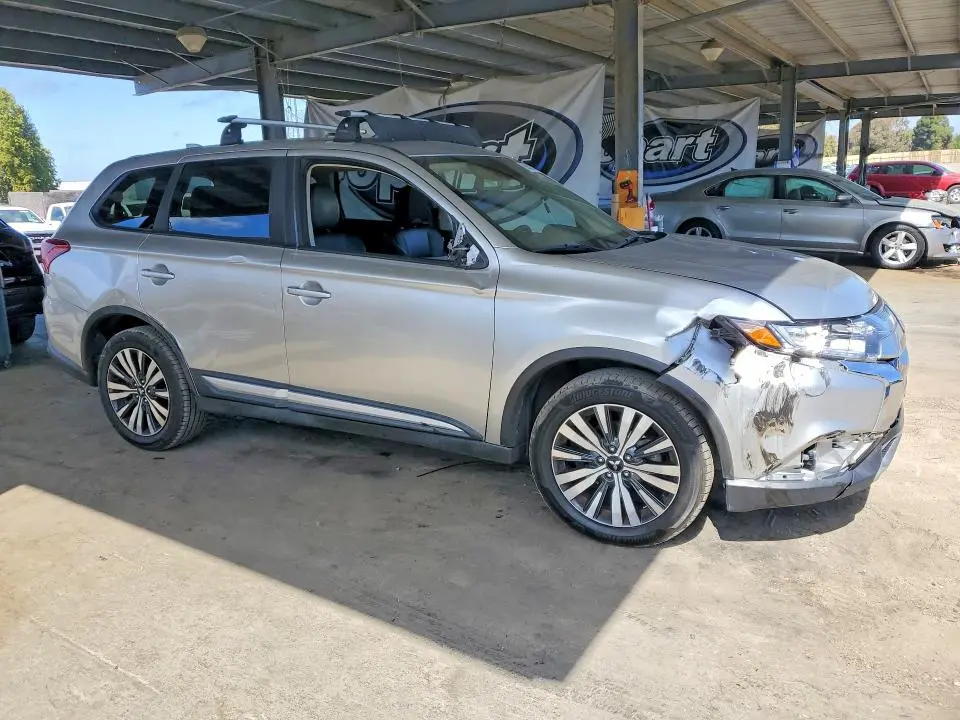 2020 MITSUBISHI OUTLANDER SE  