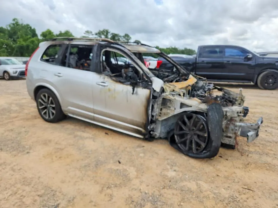 2017 VOLVO XC90 T6  