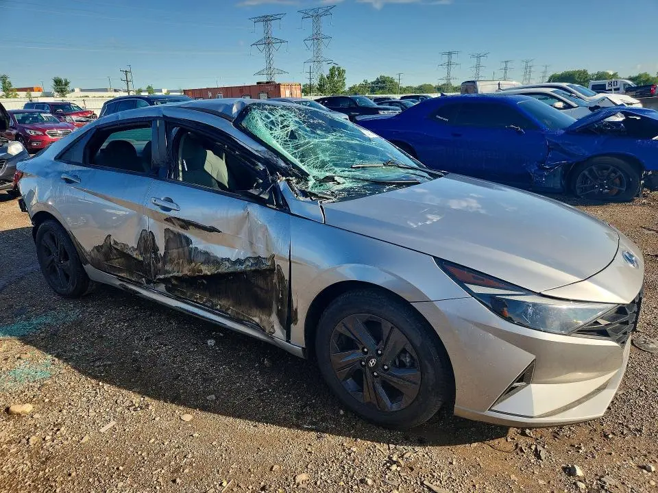 2023 HYUNDAI ELANTRA SEL  