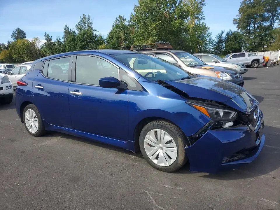 2022 NISSAN LEAF S  