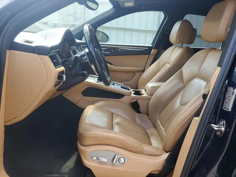 2018 PORSCHE MACAN   