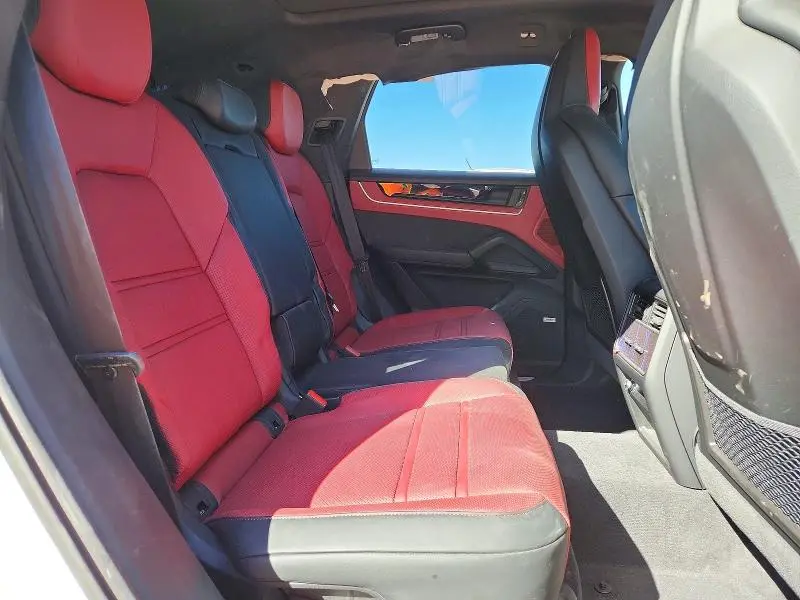 2025 PORSCHE CAYENNE S  