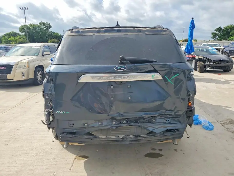 2022 FORD EXPLORER XLT  