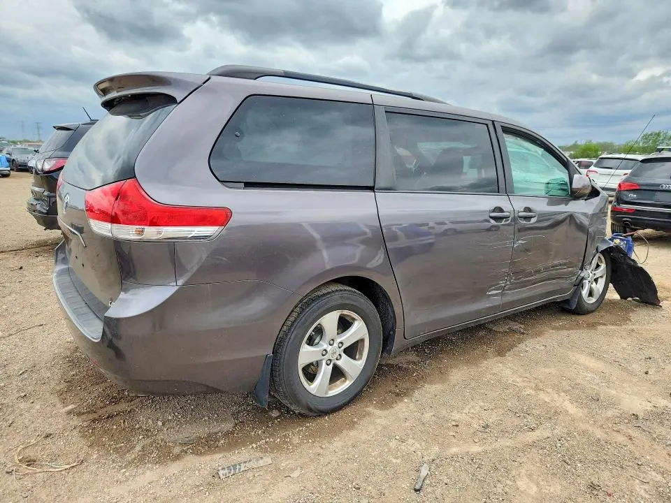 2012 TOYOTA SIENNA LE  